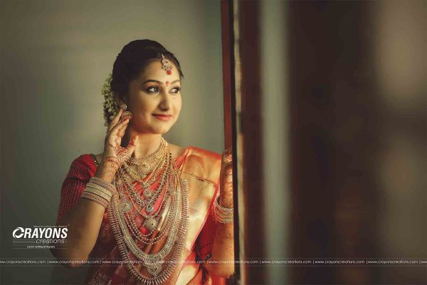 Crayons creations hindu bride in traditional bridal dresss photography company Kochi Kannur Kerala